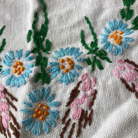 Antique textile. From estate. Embroidered pink blue yellow. Ready to rep… - Picture 3 of 7